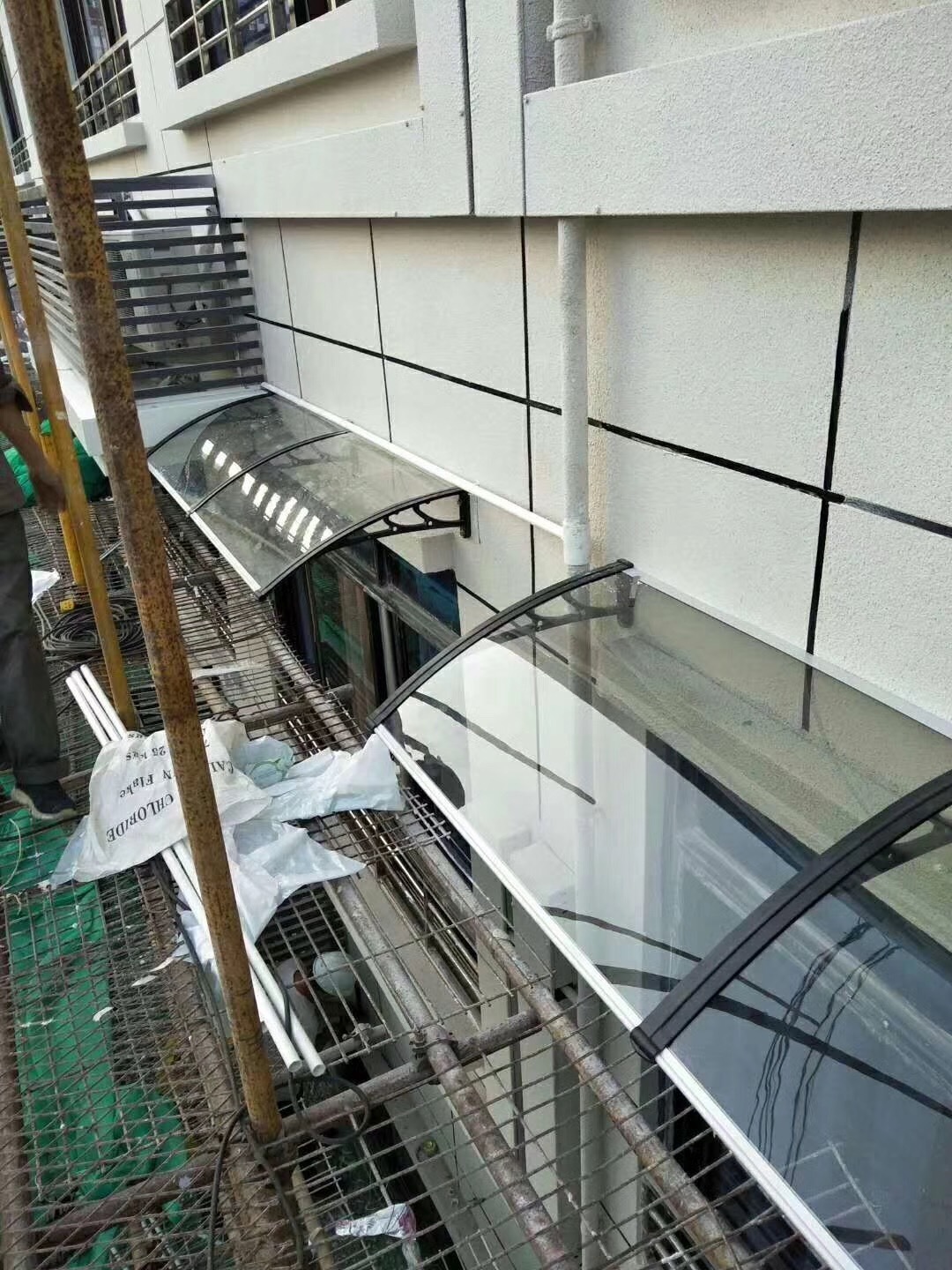 松夏耐力板雨棚